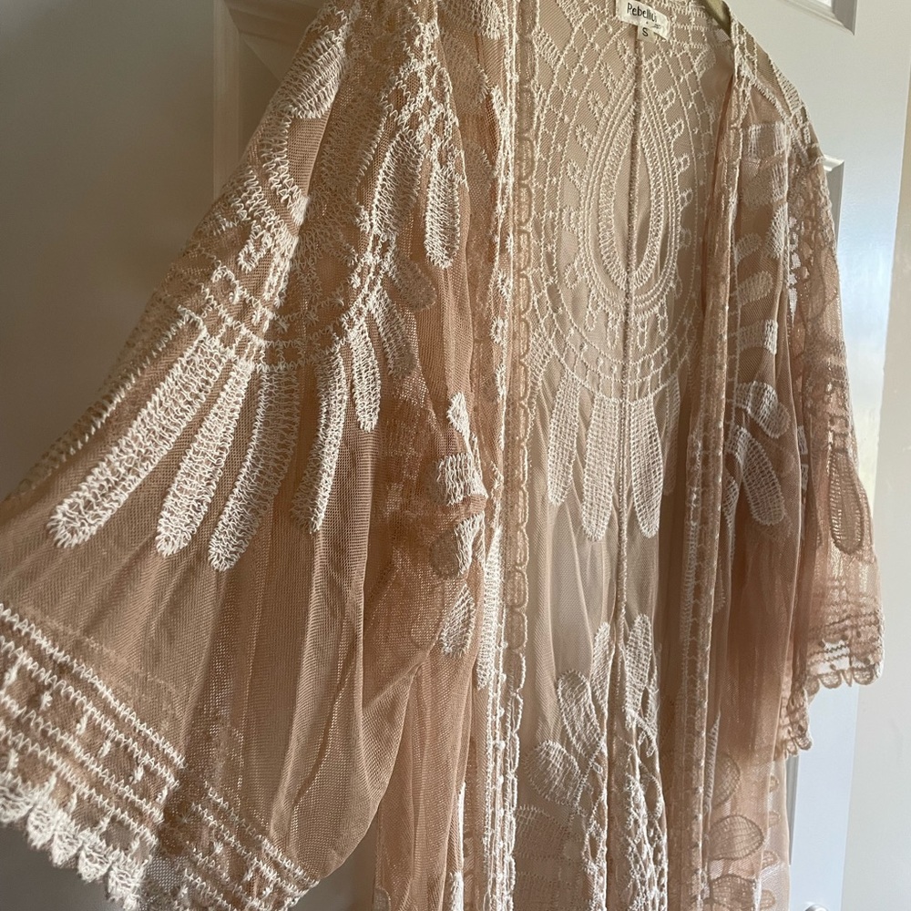 Long Lace Embroidered Kimono